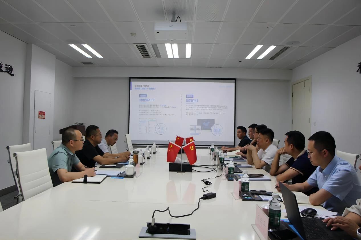 要闻┃青白江区委副书记、区长王海波一行莅临智网公司参观调研