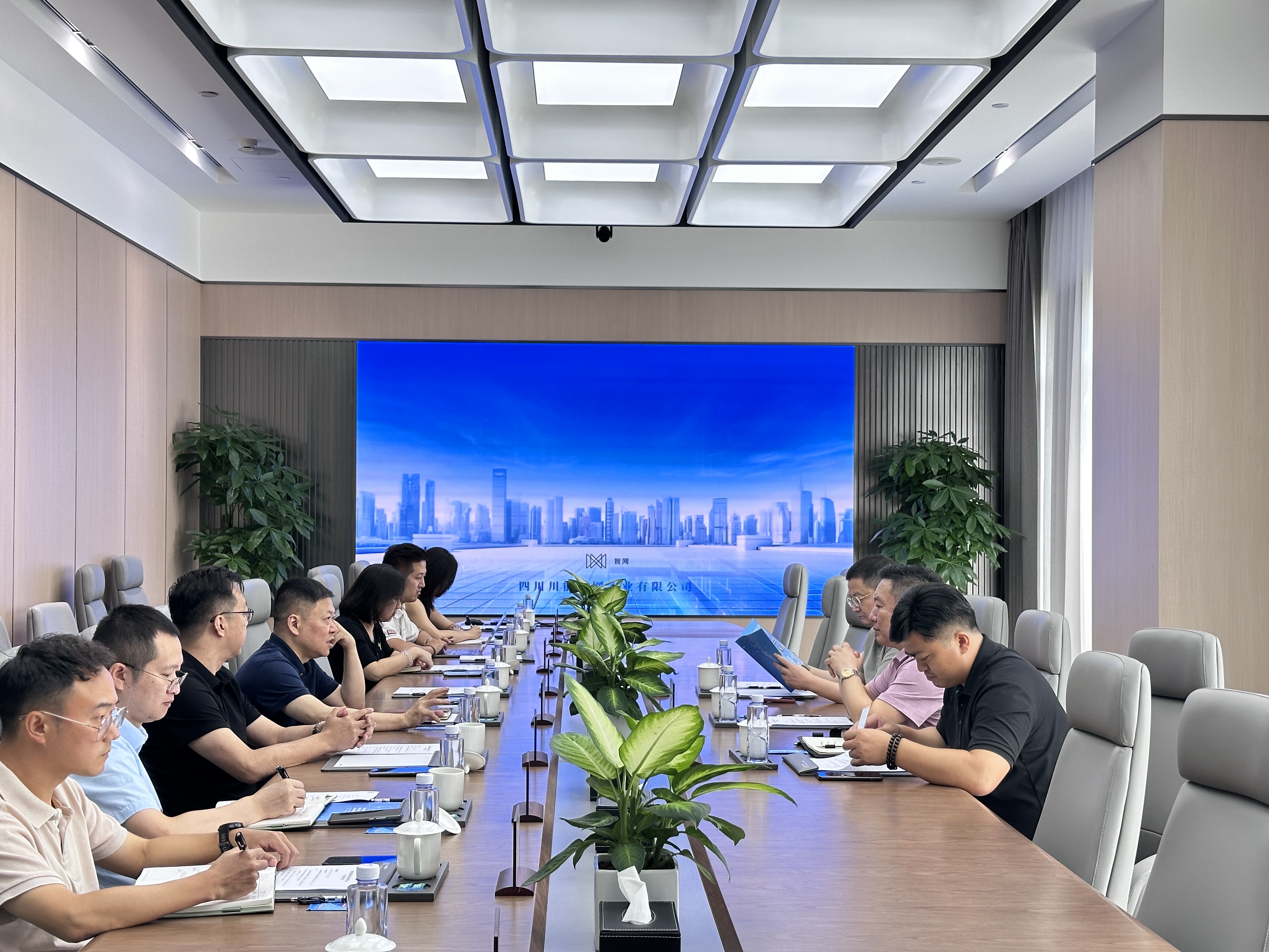 湖南展通科技集团有限公司董事长邹展志一行莅临智网公司参观交流